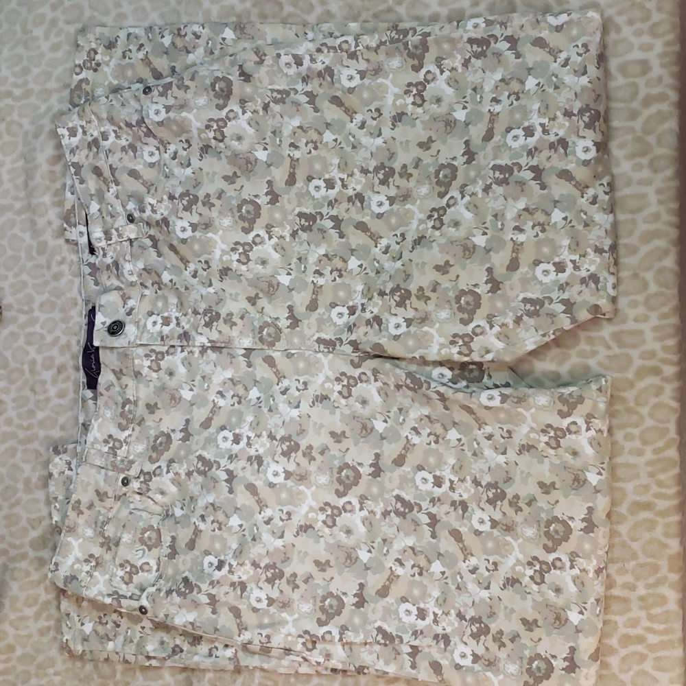 Gloria Vanderbilt Womans Floral Amanda 2.0 Slim Leg Pants